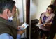Primăria a început să distribuie măşti şi mănuşi de protecţie oamenilor din Slatina