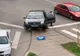 Se întâmplă în Slatina: Un şofer băut a urcat cu maşina pe trotuar şi a doborât un semn de circulaţie - VIDEO