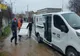 FOTO: O iubitoare de animale din Slatina a rupt uşa maşinii hingherilor