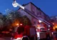 Plăci de azbociment, de la acoperişul unui bloc din Slatina, îndepărtate de pompieri