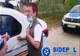 VIDEO. Împiedicată de poliţişti să se sinucidă în apele râului Olt