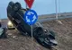 Olt: Un şofer din Dolj s-a răsturnat într-un sens giratoriu