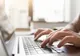 CONSUMATORII TREBUIE SĂ VERIFICE AUTENTICITATEA SITE-URILOR PE CARE LE FOLOSESC PENTRU CUMPĂRĂTURI