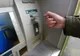 Fraudă bancară în Olt: 33 de tranzacții și un prejudiciu de 20.000 de lei. Doi bărbați au fost arestați