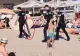 Alertă pe litoral! Fragment de dronă, scos din mare de o turistă: ce a făcut cu el