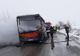 Autobuz cu călători, cuprins de un incendiu pe un drum din Olt. Pasagerii au fost evacuaţi de şofer
