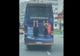 Slatina: Doi copii, prinşi de spatele unui autobuz aflat în mers (VIDEO)